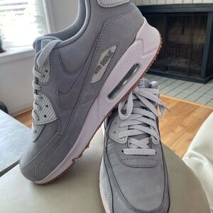 Nike Air Max Light Gray Sneakers